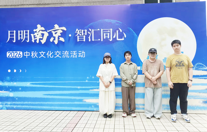 月明南京 学生合影.jpg